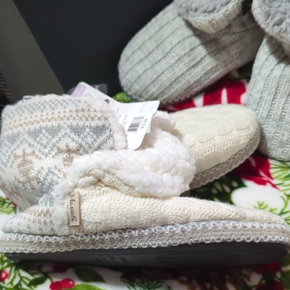Muk Luks Knit Slippers in Gray and Cream 2 Pair Lot New With Tags - Picture 9 of 14
